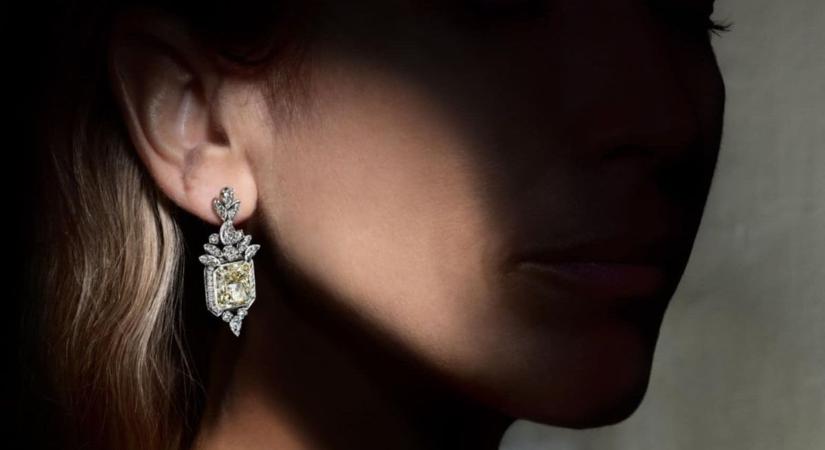 Rekord a BÁV ART aukción – 150 millióért kelt el egy gyémánt fülbevaló