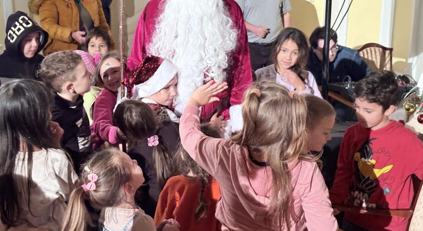 Ötszáz gyermek boldogabb karácsonya a város gondoskodásában