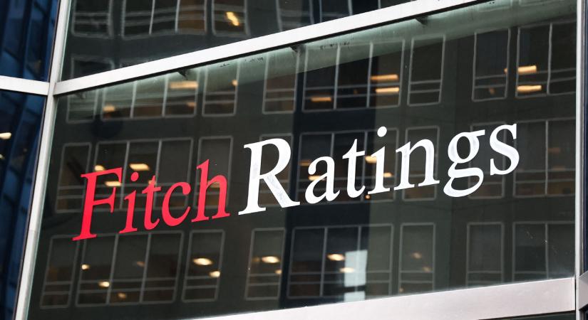 Lépett a hitelminősítő: stabilról negatívra rontotta Magyarország adósbesorolását