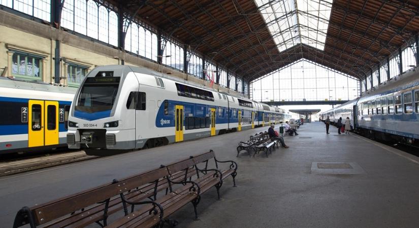 Titokban megszüntette a MÁV a legnépszerűbb kedvezményt, duplájára ugrott a vonatjegy ára