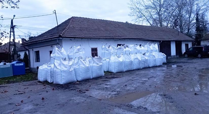 Ingyen tüzelőt kapnak a családok, hamarosan mindenkihez megérkezik