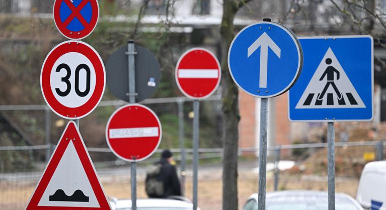 Új eszközt kapnak a vizsgaközpontok a KRESZ-vizsgák csalóival szemben