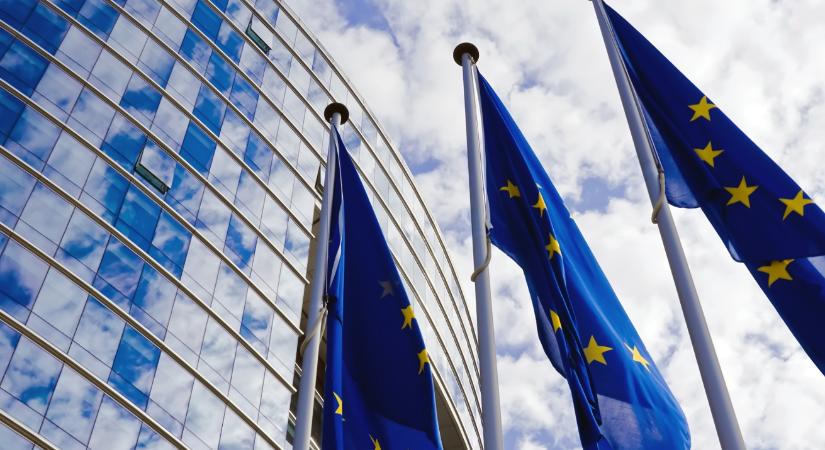 120 millió eurós büntetést szabott ki az X-re az átláthatósági szabályok megsértése miatt az Európai Bizottság