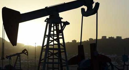 Történelmi mélyponton az energiaárak, miközben a kormány továbbra is drágulásról beszél