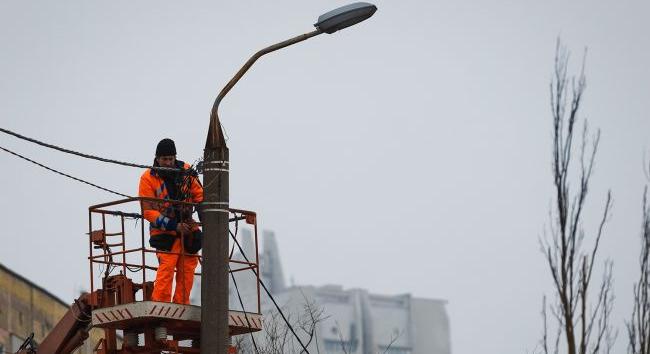 A hajnali nagy orosz légitámadások miatt hat megyében vannak áramkimaradások és máshol is több lesz az áramszünet