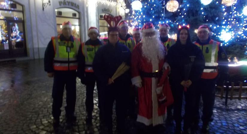 Megjött a polgárőrség Mikulása