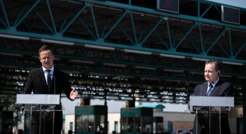 Szijjártóék megígérték, hogy segítenek, a Szerbiából kiutasított fiatalok szerint azonban hazug indokokkal akadályozzák ügyük tisztázását