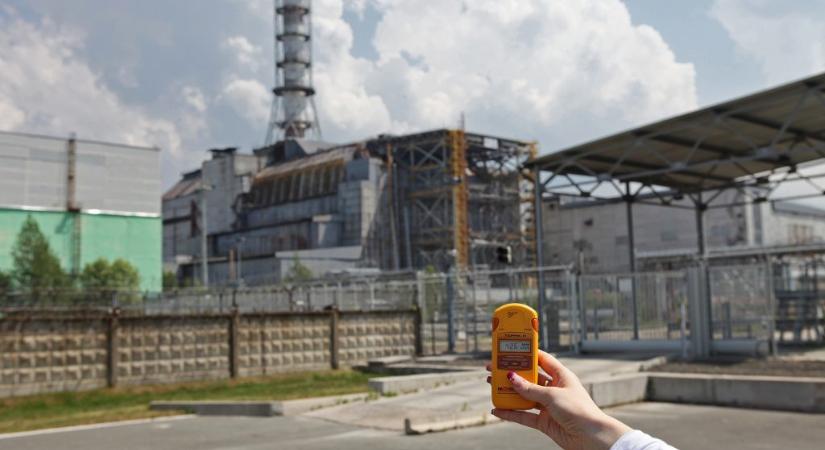 Eltalálták a csernobili atomerőmű védőburkolatát: Katasztrófától tart az ENSZ