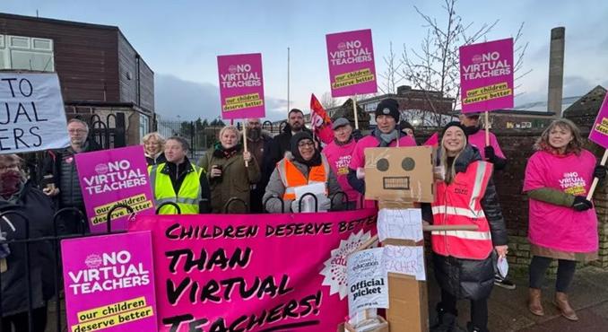 Virtuális matektanár miatt sztrájkolnak egy angol középiskola pedagógusai