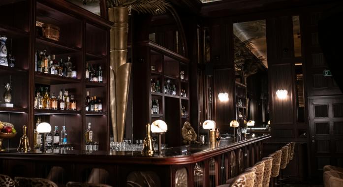 Visszatérés a klasszikus bárkultúra alapjaihoz: megnyitott a Lazy Lion bár az Adria Palotában