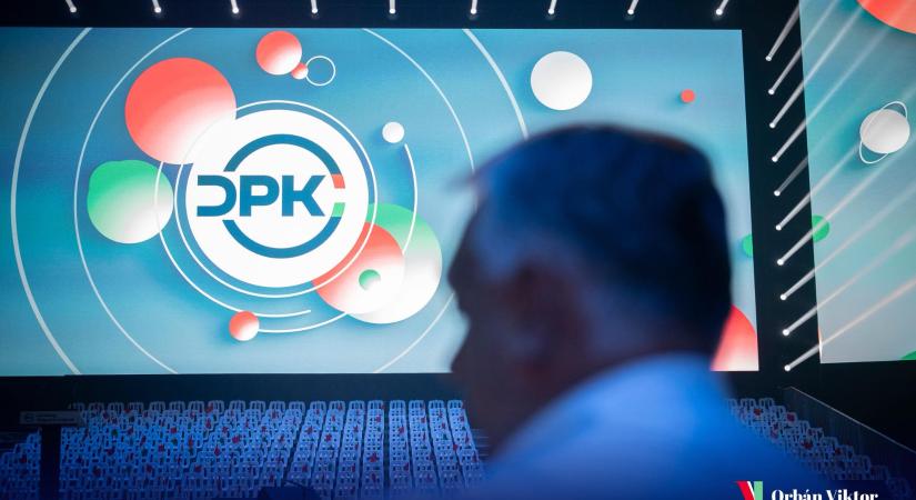Kecskeméten gyűlésezik a DPK, nézze itt élőben a háborúellenes rendezvényt