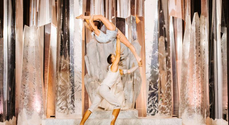 Varázslatos téli mesevilággal várja a családokat a Kristály – Új szereposztással látható a Recirquel immerzív produkciója