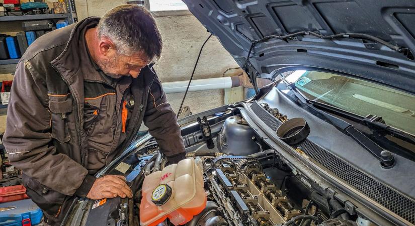 Veszélyes futóműhiba miatt hívnak vissza közel 100 ezer európai autót - Ezek az érintett modellek