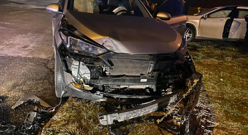 Két autó ütközött össze Pécsett a Szaturnusz utcánál