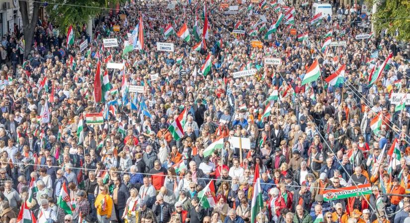 A Fidesz stabilan őrzi vezető helyét, lejtőn a Tisza Párt