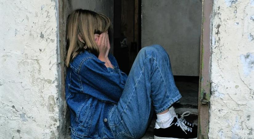 Több mint 30 férfival kellett szexelnie egy zalai kislánynak