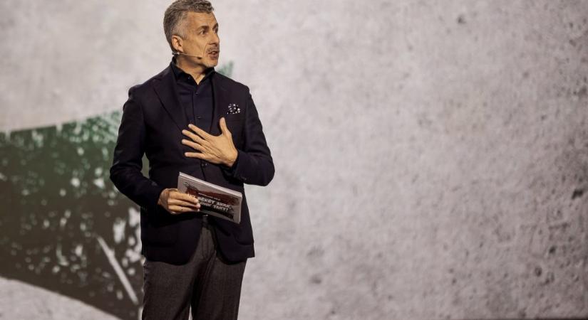 „Kezdjenek el menekülni” – üzeni Rákay Philip Magyar Péteréknek