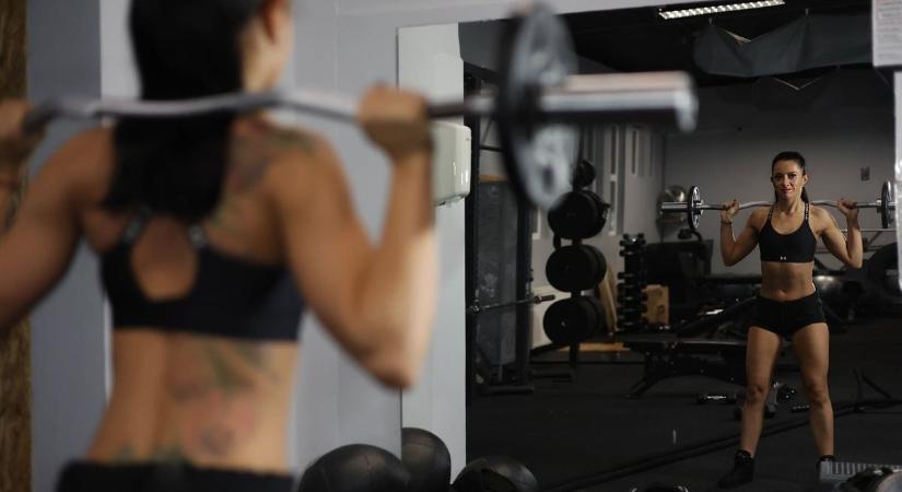 Elképesztő siker: bikiniben tarolt a sárbogárdi rendőrnő élete első világbajnokságán! (fotók)