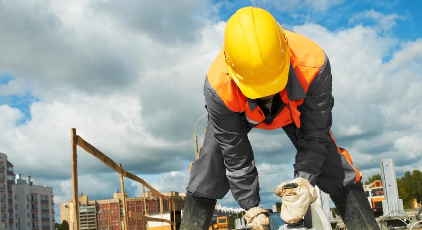 Egymillió forint felé tartanak a kékgalléros bérek