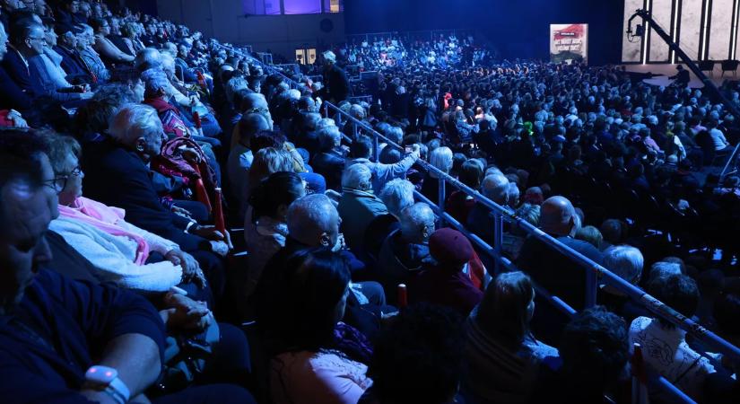 Csiszár Jenő kérdezi Orbán Viktor! Mutatjuk a részleteket