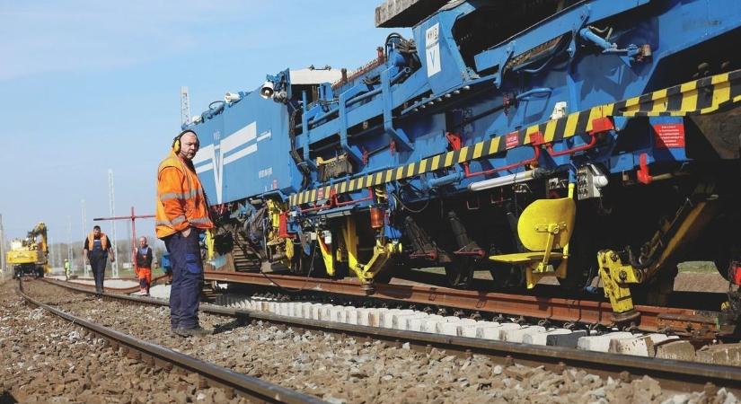 Elindult a tesztüzem a Budapest–Belgrád vasútvonalon – ilyen gyorsan még nem juthattunk el a déli határig!