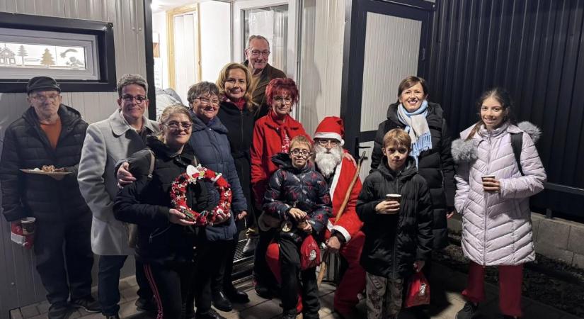 A Mikulás is ellátogatott az új helyszínen működő kondoroskerti Ételpontba