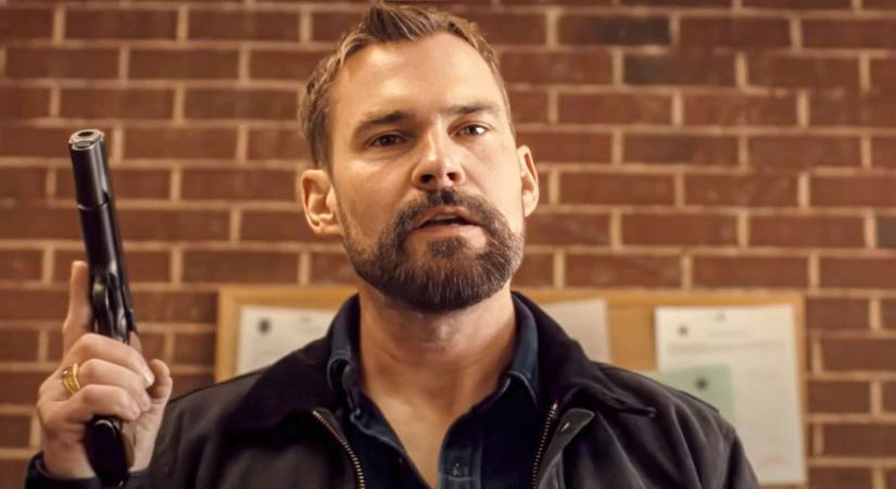 Elvált bombasztikus szépségű feleségétől Stifler, az Amerikai pite sztárja, ám a történetben van egy brutális csavar