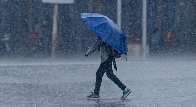 Robog felénk a friss előrejelzés szerint: Itt lesz a legtöbb eső vasárnap városról városra