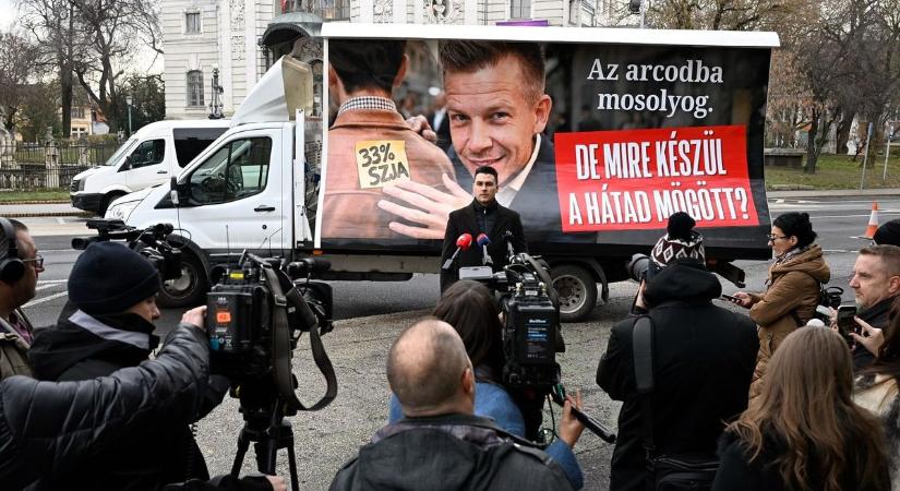 Figyelemfelhívó plakátkampány Kecskeméten: mi lenne, ha a Tisza Párt kerülne hatalomra?