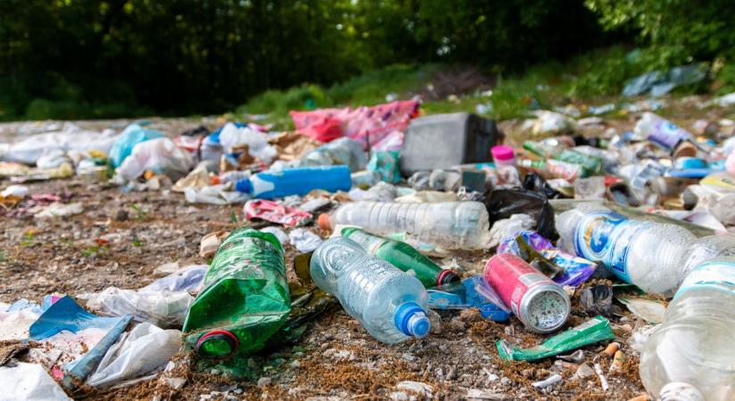 Kamera mindent lát: durva felvételek érkeztek a Csongrádon illegálisan szemetelőkről