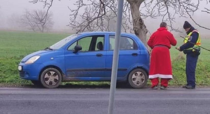 Nincs kegyelem! Megbüntetették rendőrök a száguldozó Mikulást