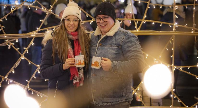 Rég nem láttak ilyet az Eger Adventen, már a bögrék felét megvették