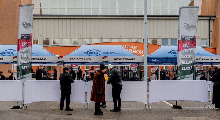 DPK-gyűlés Kecskeméten: „Isten mentsen, hogy lerombolják, amit felépítettünk"