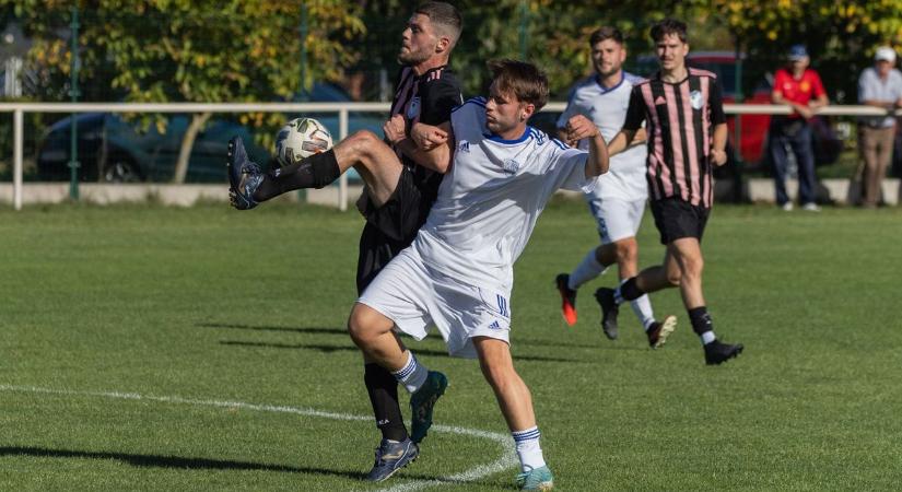 Gólképes lábatlani, jól záró kecskédi védelem