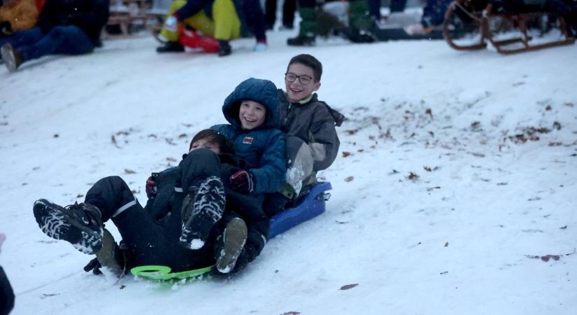 Rekordhosszú pihenő vár a diákokra 2025-ben – ennyi téli szünetet kapnak!