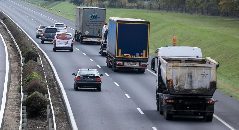 Bedugult szombaton az M1-es, ezen a szakaszon lassul a forgalom