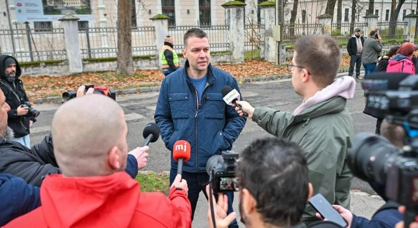 Menczer Tamás: El akarják venni a pénzedet, és beletolni a háborúba