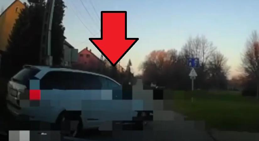 Nem adta meg a jobbkezest: kitalálod, milyen autó elé fordult ki?