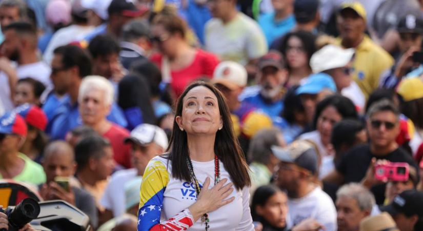 Személyesen veszi át a Nobel-békedíjat a venezuelai ellenzéki vezető, akire vadásznak hazájában