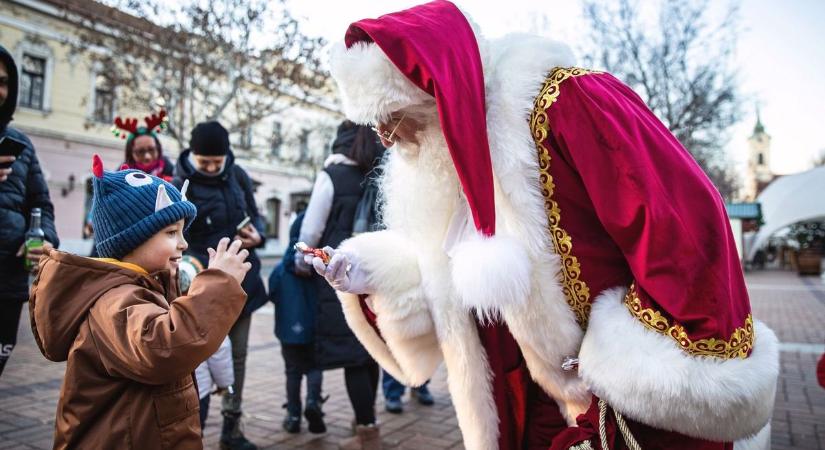 Kiderült a Mikulás titka: nem is egy, hanem tucatnyi neve van – de vajon melyik az igazi?