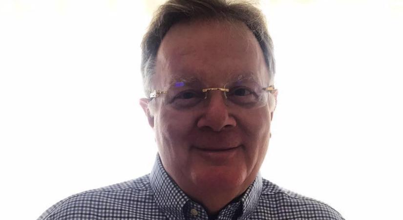 Juszt László Orbánék tyúkszemére lépett: a szőnyeg alól söpört ki