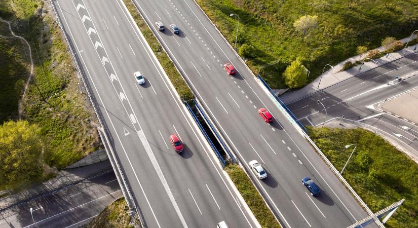 Hétfőtől megvásárolhatóak a jövő évi autópálya-matricák