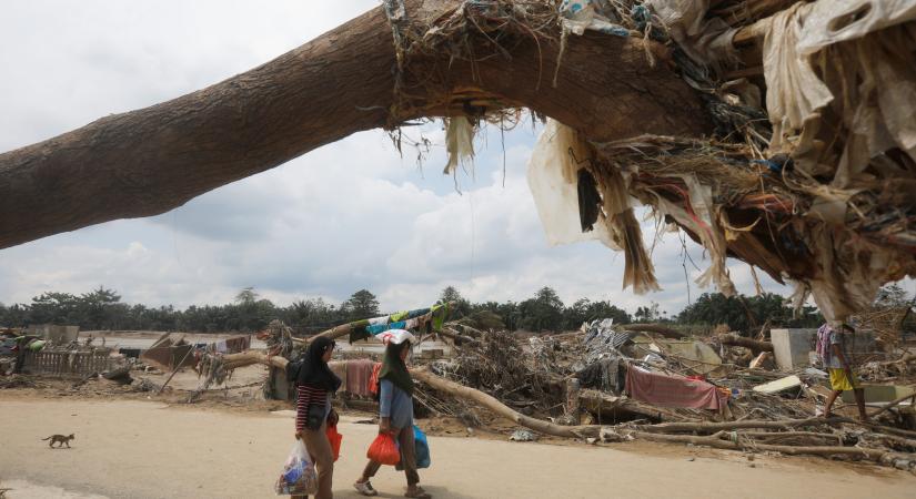 Ázsia kettős katasztrófában: halálos áradások Délkelet-Ázsiában, 60 éve nem látott, bénító szárazság Iránban