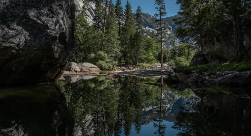 Túrázás amerikai módra a Yosemite Nemzeti Parkban szájba robbanó visszapillantó tükörrel