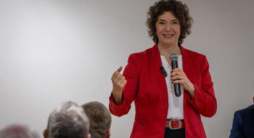 Betelt a pohár: a DK szerint most kell lecserélni a forintot