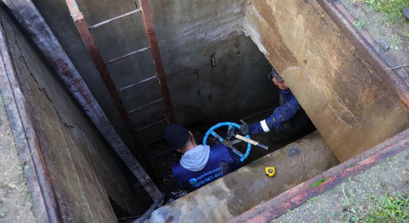 Teljes városrészek víz nélkül