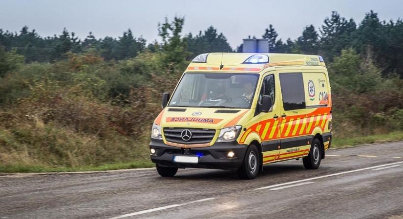 Nagy a baj, hármas karambolhoz riasztották a mentőket