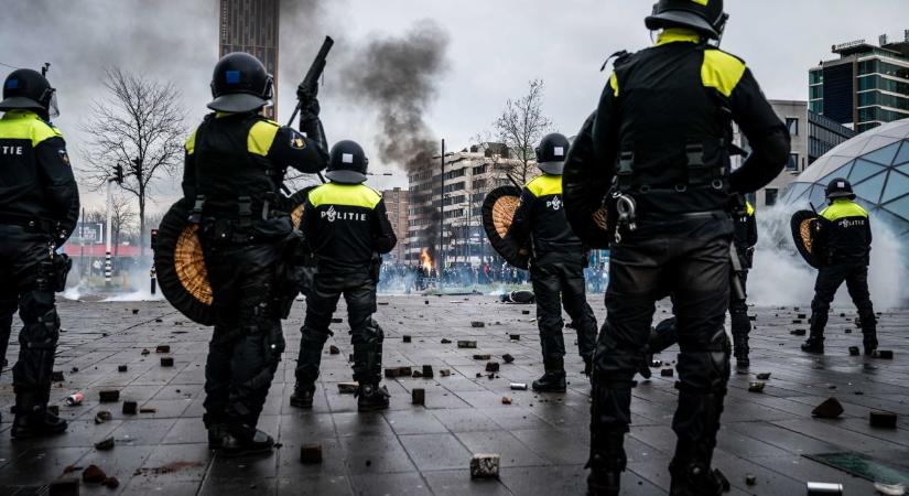 Negyedik napja tart az „unatkozó kamaszok” lázadása Hollandiában a kijárási tilalom miatt