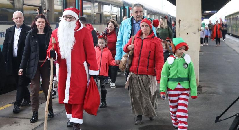 Ötödik alkalommal startolt el a Mikulásvonat! - fotók