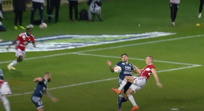 Kiadósat lehet vitatkozni azon, miért nem fújtak büntetőt a Felcsút ellen